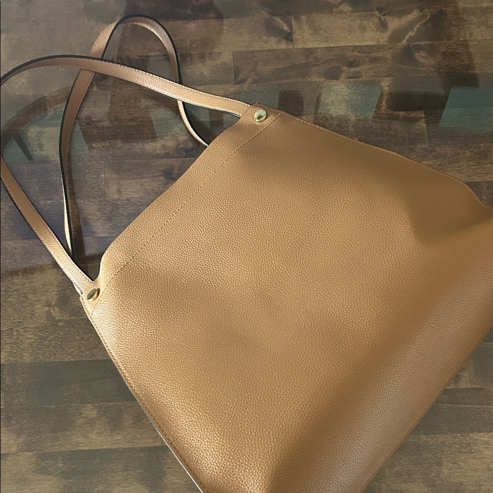 Elegant Tan Leather Shoulder Bag